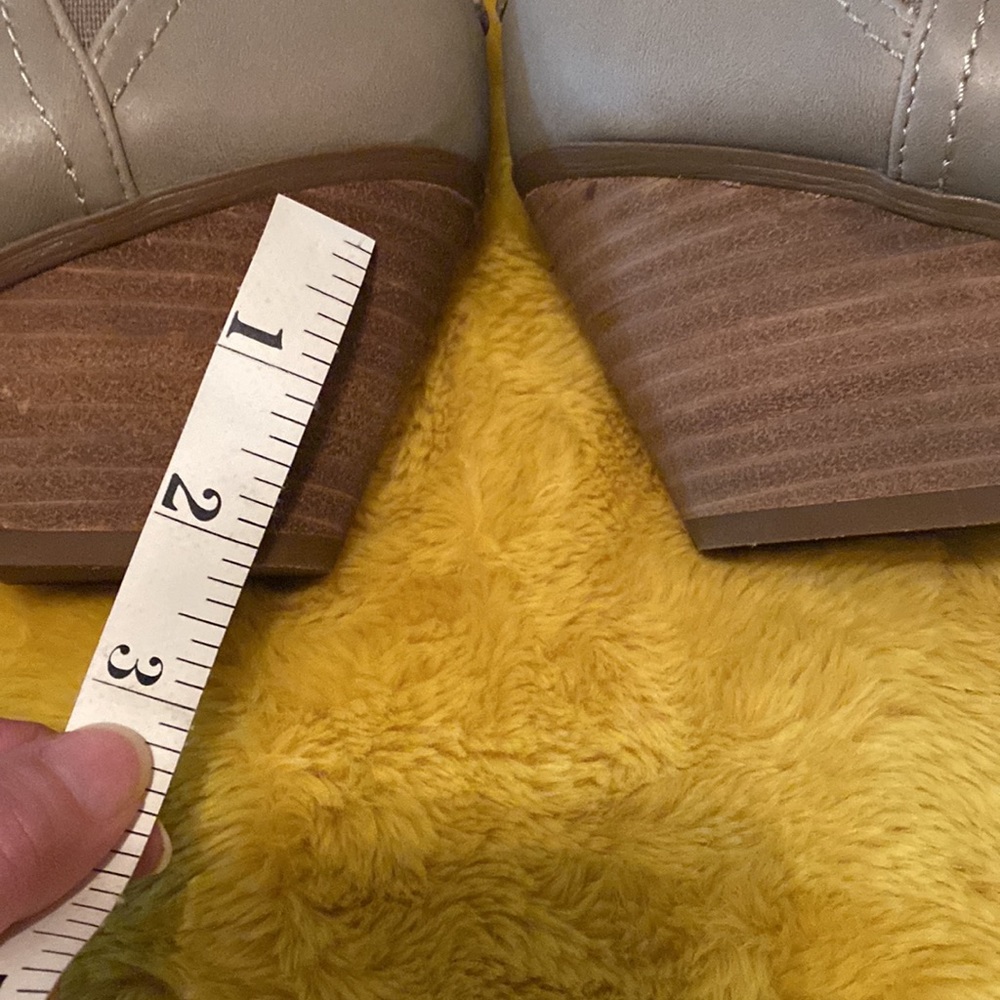 Dolce Vita Yelka Taupe Booties Size 6 - Picture 4 of 5